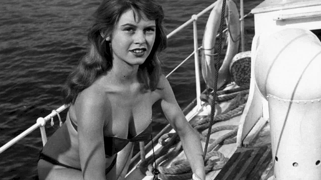 Photo 2 du film : Manina, la fille sans voile