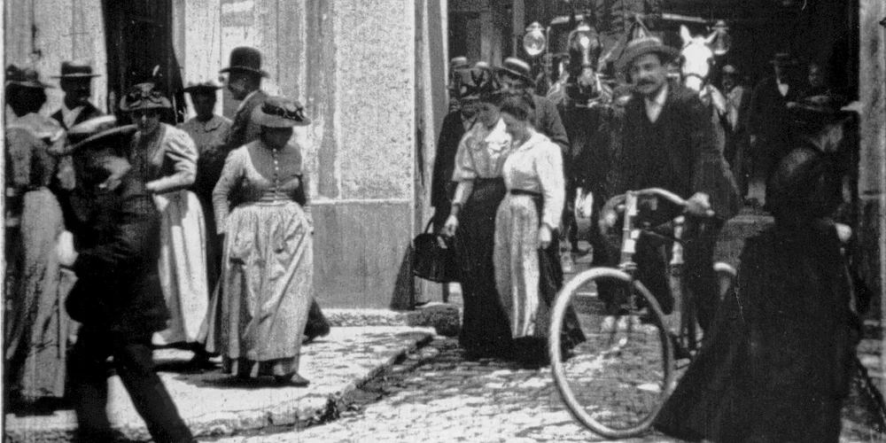 Photo 2 du film : La Sortie des usines Lumière à Lyon