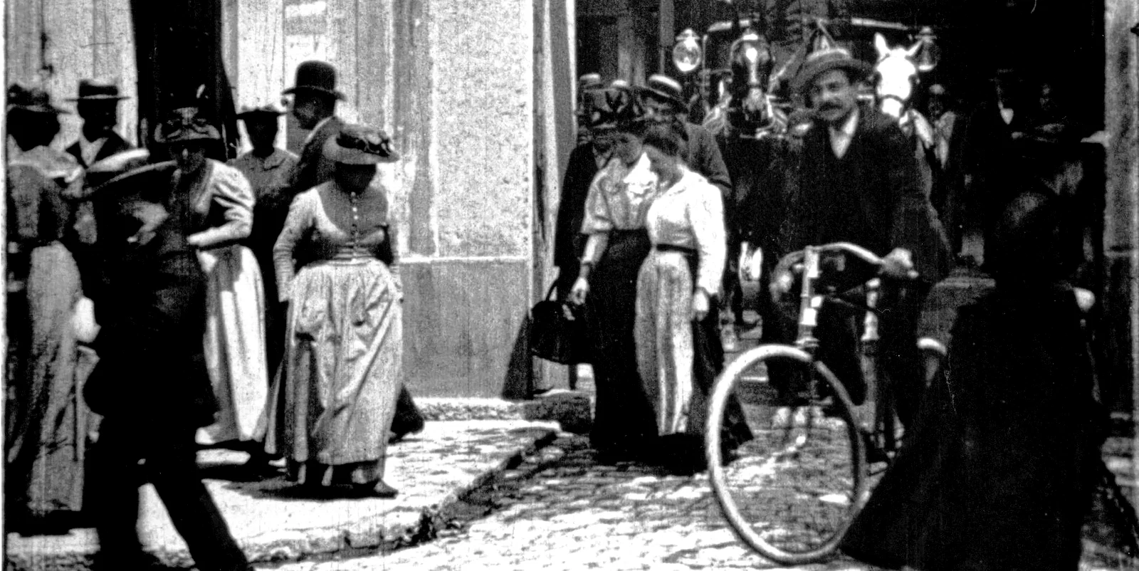 Photo du film : La Sortie des usines Lumière à Lyon