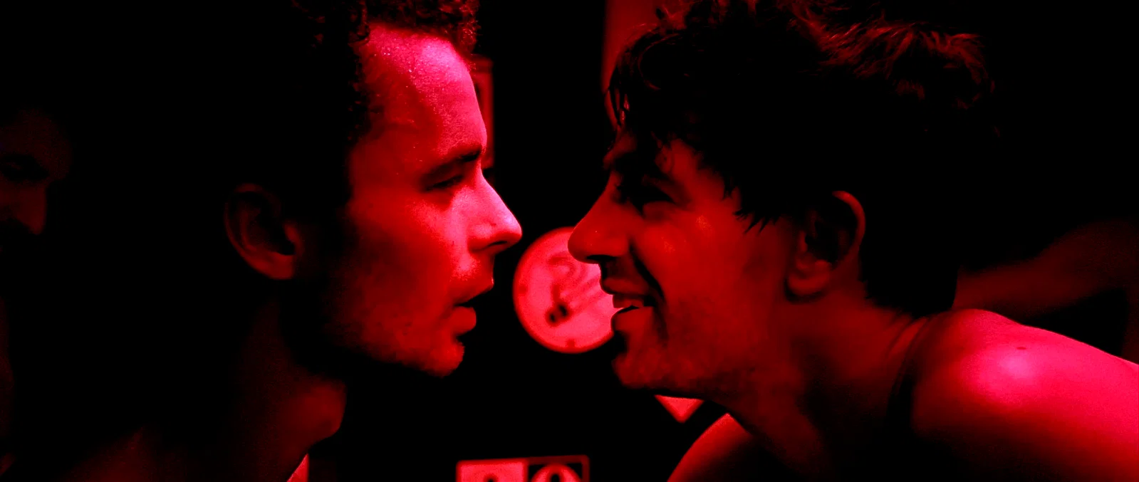 Photo 2 du film : Théo & Hugo dans le même bateau