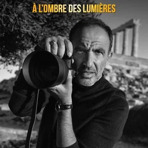 Photo du film : Nikos en vrai, à l'ombre des lumières