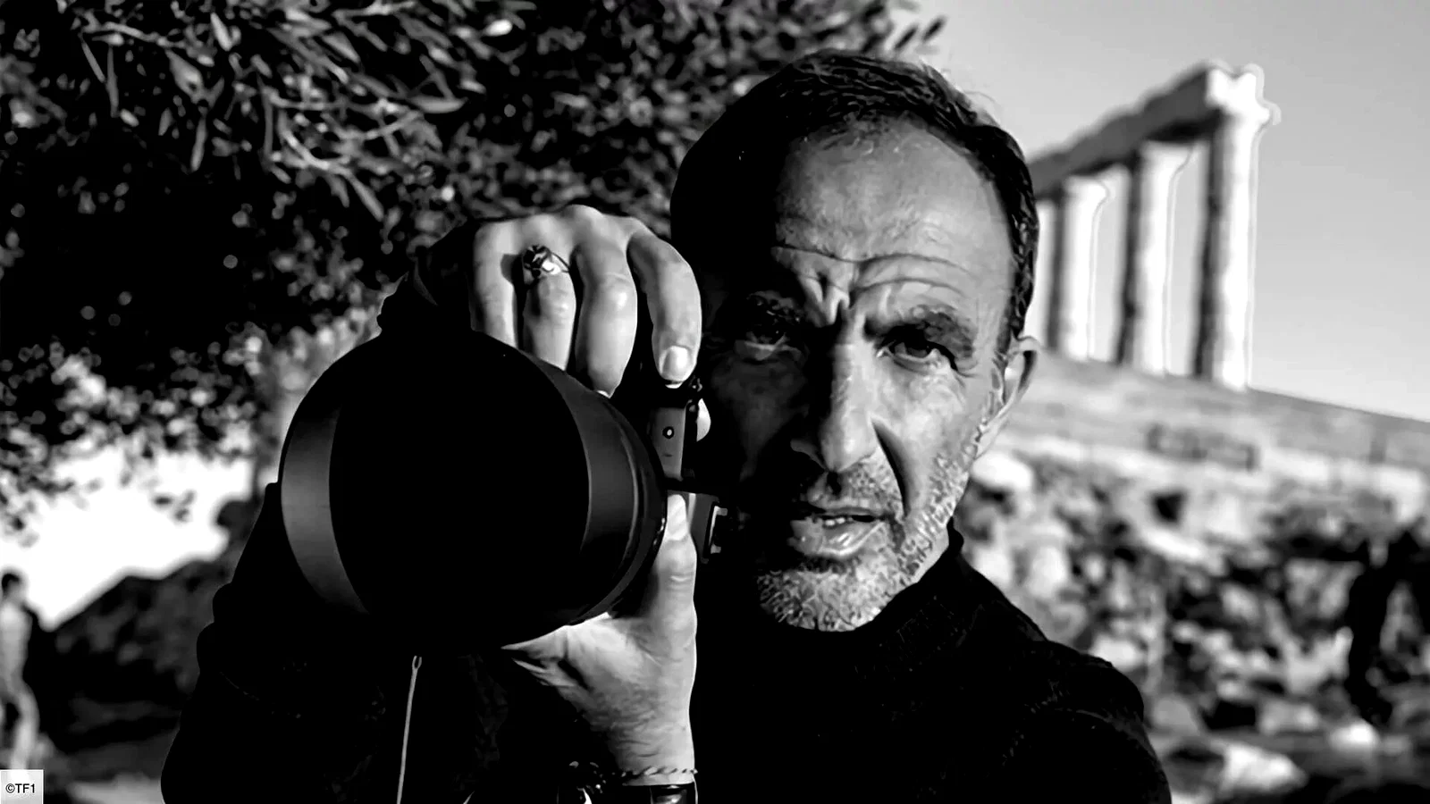 Photo 2 du film : Nikos en vrai, à l'ombre des lumières