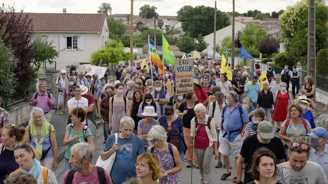 Photo 2 du film : De l'eau jaillit le feu