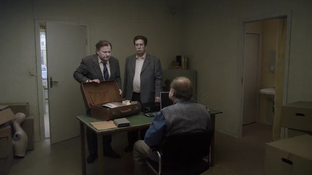 Photo 1 du film : Un pigeon perché sur une branche philosophait sur l’existence