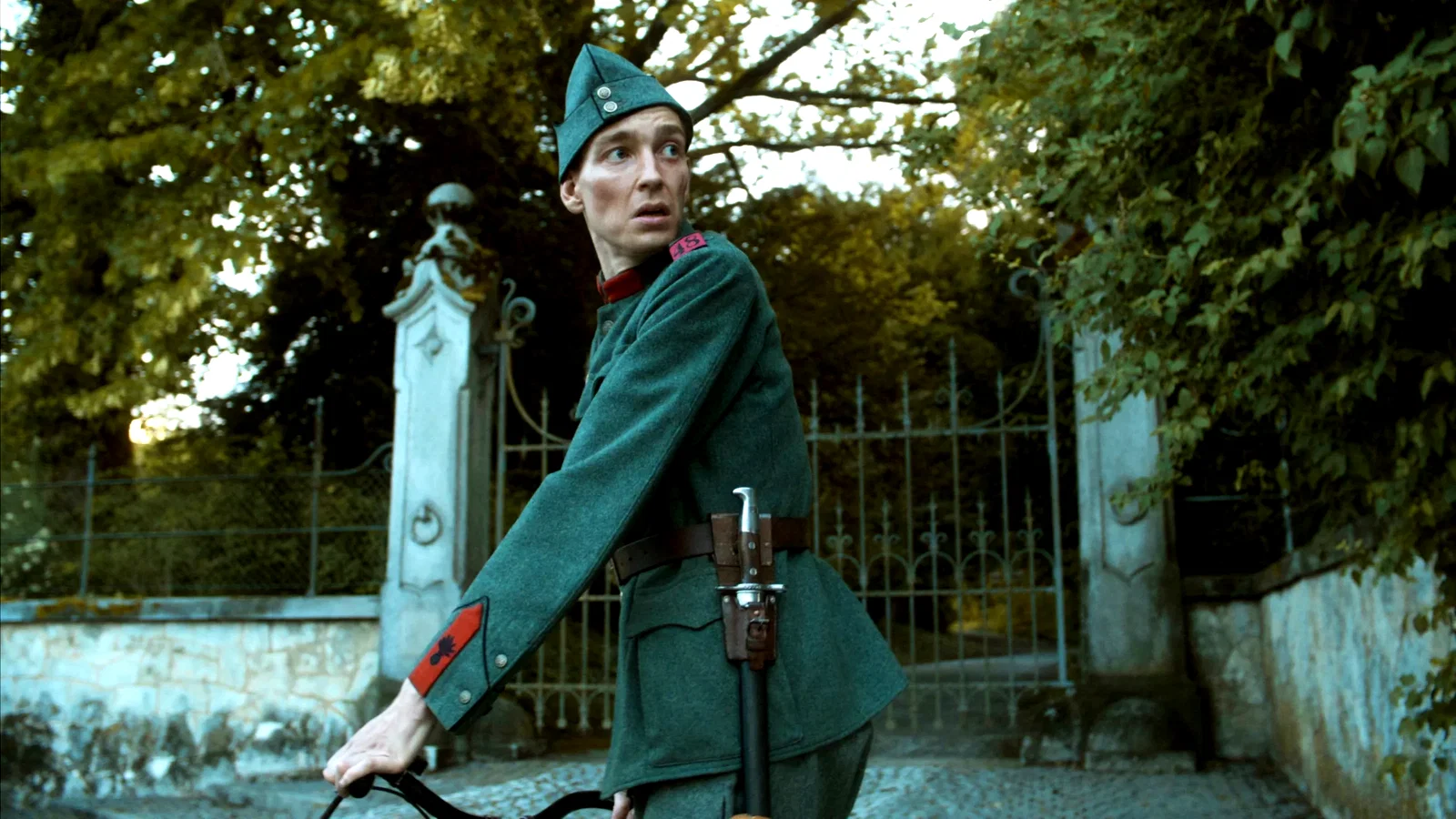 Photo 2 du film : The Traitor