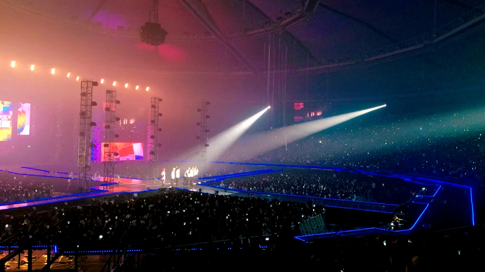 Photo du film : BTS 2016 Live The Most Beautiful Moment in Life On Stage : Epilogue Remastered