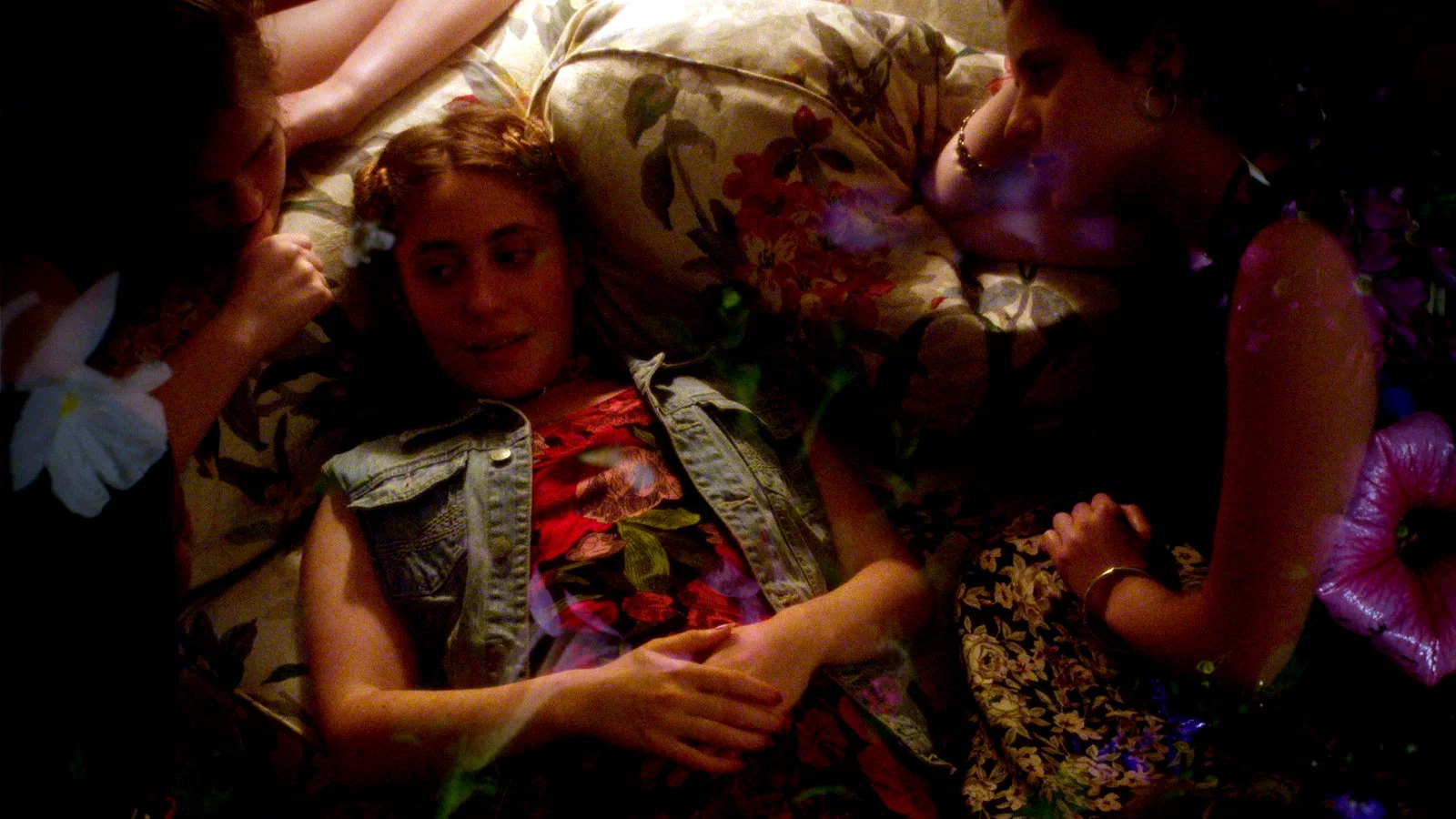 Photo du film : The World Is Full of Secrets