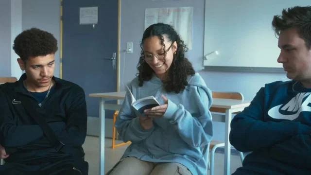 Affiche du film : Écrire la vie : Annie Ernaux racontée par des lycéennes et des lycéens
