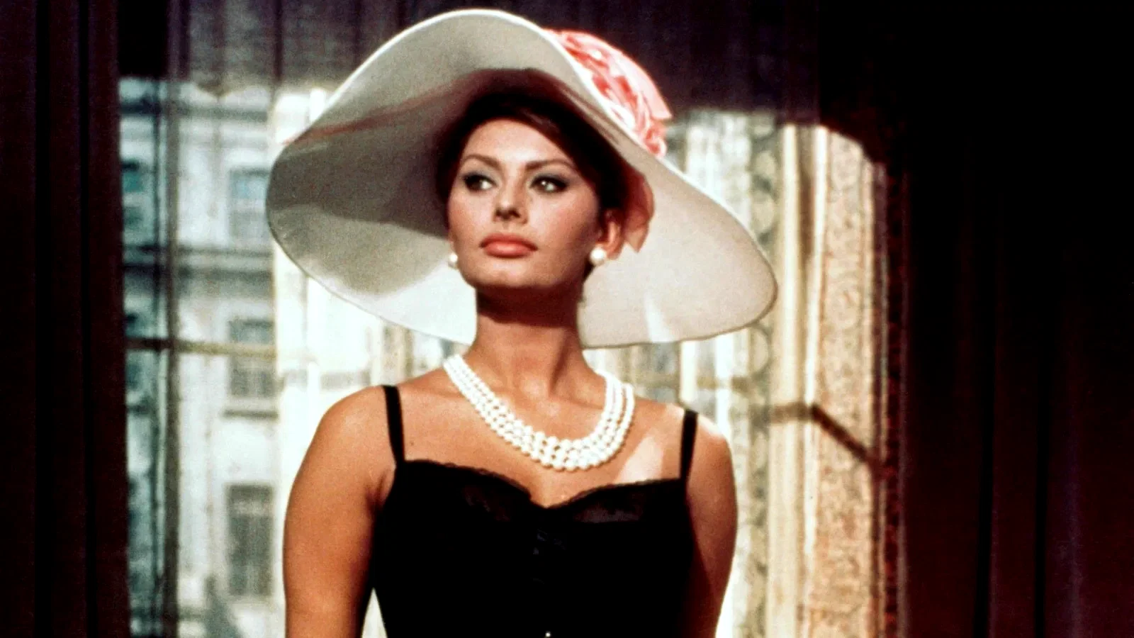 Photo 2 du film : Les dessous de la millionnaire
