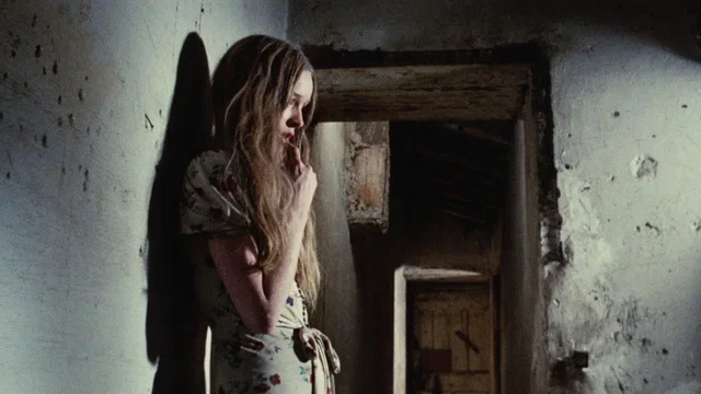 Photo 4 du film : Mais... qu'avez-vous fait à Solange ?