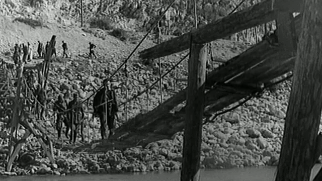 Photo 2 du film : Le dernier pont