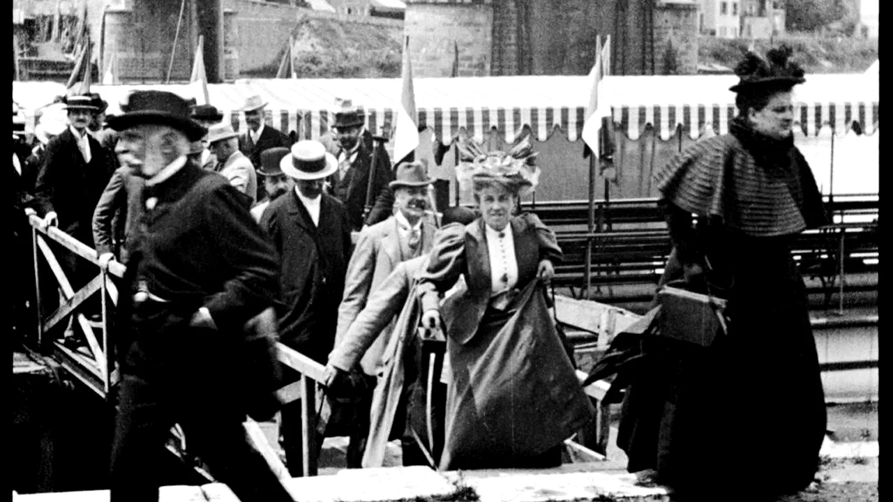 Photo 2 du film : Débarquement du congrès de photographie à Lyon