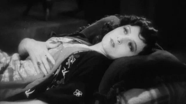 Photo 5 du film : La femme au corbeau