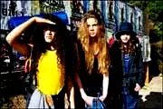 Photo 2 du film : 3 petites filles