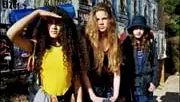 Photo 2 du film : 3 petites filles