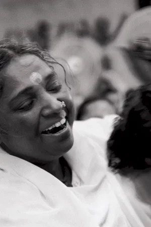 Photo 8 du film : Darshan (l'etreinte)