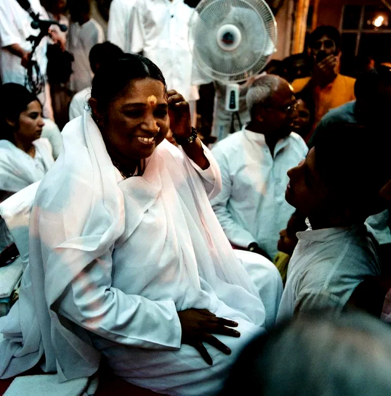 Photo 10 du film : Darshan (l'etreinte)