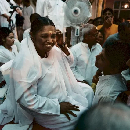 Photo 10 du film : Darshan (l'etreinte)
