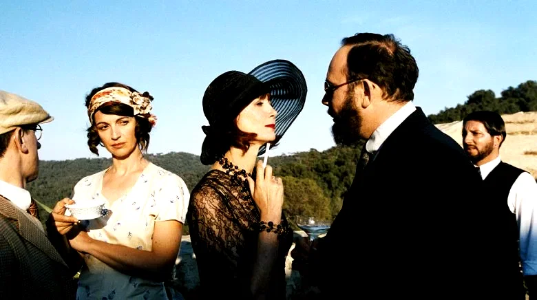 Photo 12 du film : Le parfum de la Dame en noir