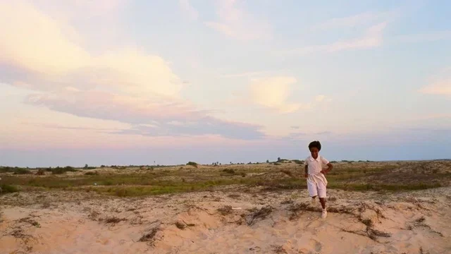 Photo 2 du film : La terre abandonnée