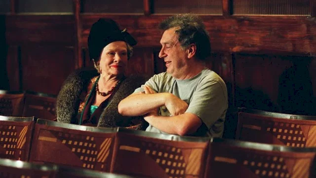 Photo 8 du film : Madame Henderson présente