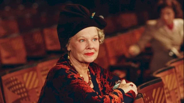Photo 9 du film : Madame Henderson présente