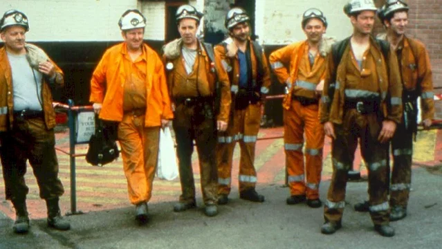 Photo 2 du film : Charbons ardents