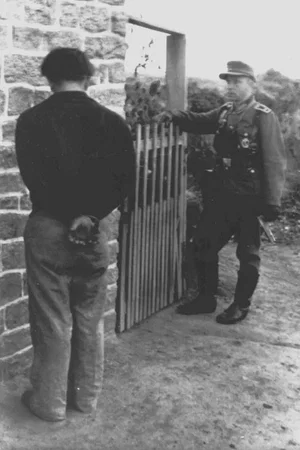 Photo 4 du film : La delation sous l'occupation