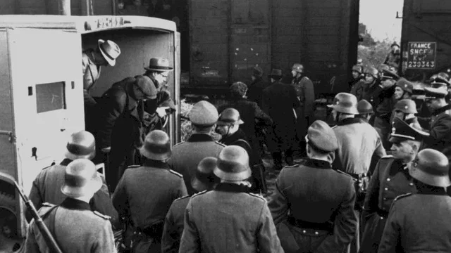 Photo 6 du film : La delation sous l'occupation