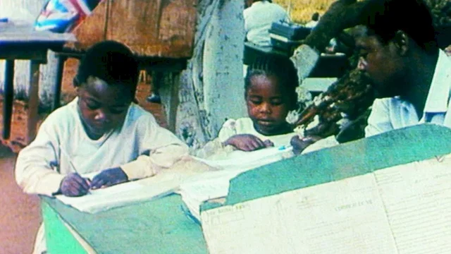 Photo 2 du film : Afrique, Je Te Plumerai