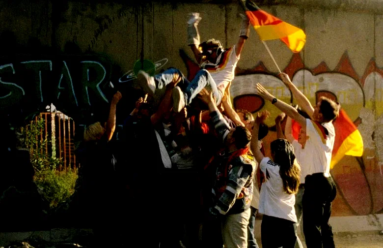 Photo 15 du film : Heimat 3 : le peuple le plus heureux