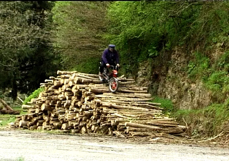 Photo du film : Ici najac, à vous la terre