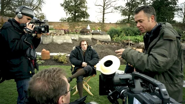 Photo du film : Tournage dans un jardin anglais
