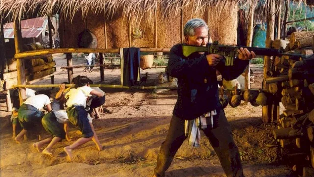 Photo 9 du film : Born to fight