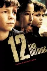 Affiche du film : 12 and holding