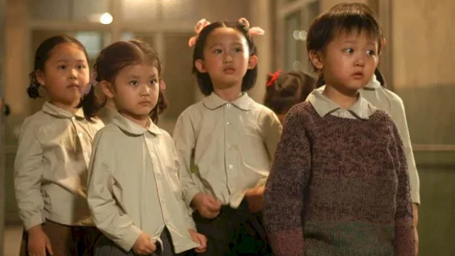 Photo 2 du film : Les petites fleurs rouges