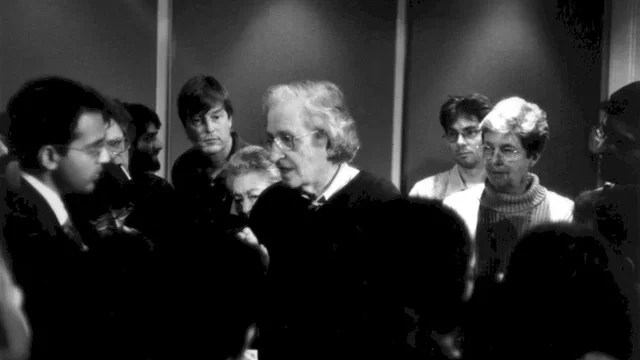 Photo 8 du film : Noam chomsky : pouvoir et terreur