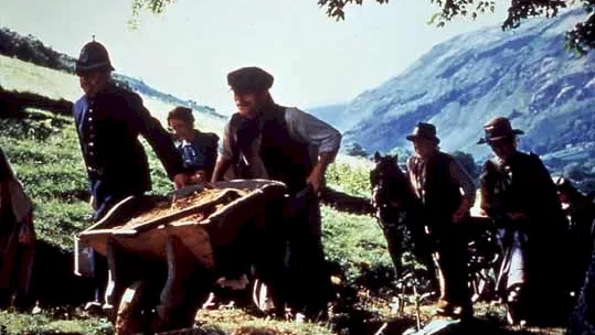 Photo 3 du film : L'anglais qui gravit une colline mais descendit une montagne