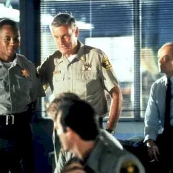 Miniature photo du film : The glass shield