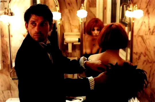 Photo 5 du film : Tenue correcte exigee