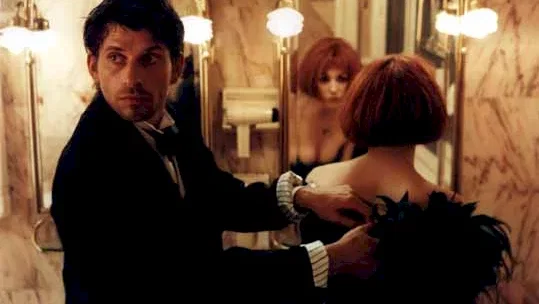 Photo 5 du film : Tenue correcte exigee