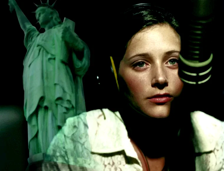 Photo 3 du film : Once we were strangers