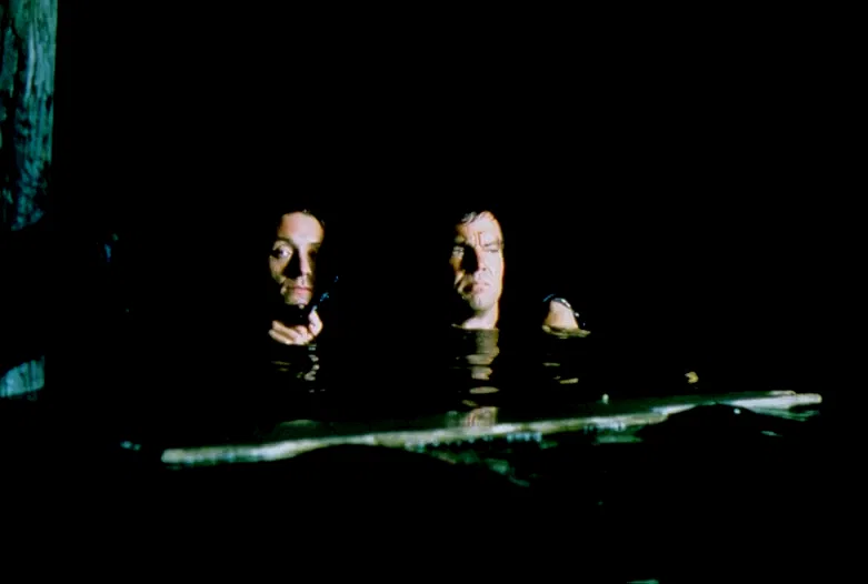 Photo 20 du film : Frequence interdite