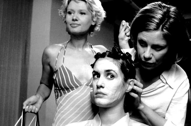 Photo 2 du film : Filles perdues, cheveux gras