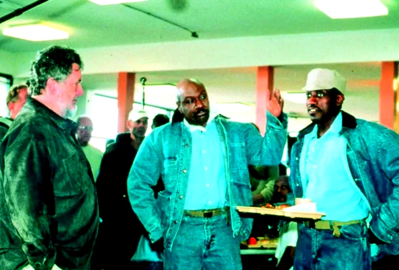 Photo 2 du film : Un seul deviendra invincible