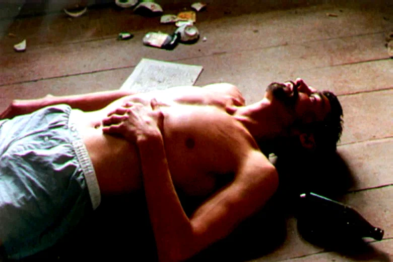 Photo 2 du film : L'ange de l'epaule droite