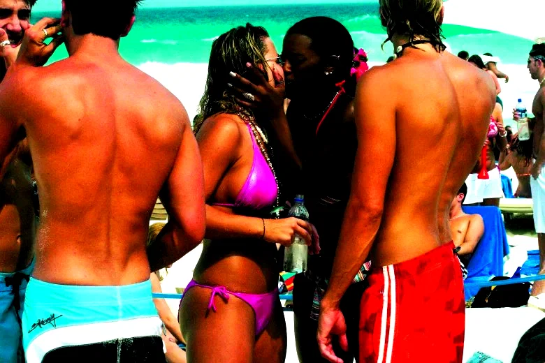 Photo 6 du film : 8 jours et 8 nuits a cancun