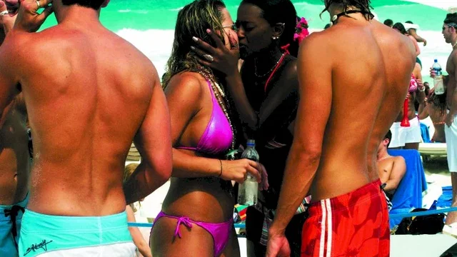 Photo 6 du film : 8 jours et 8 nuits a cancun