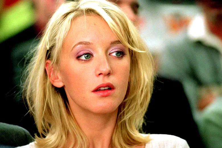 Photo 8 du film : La fille coupée en deux