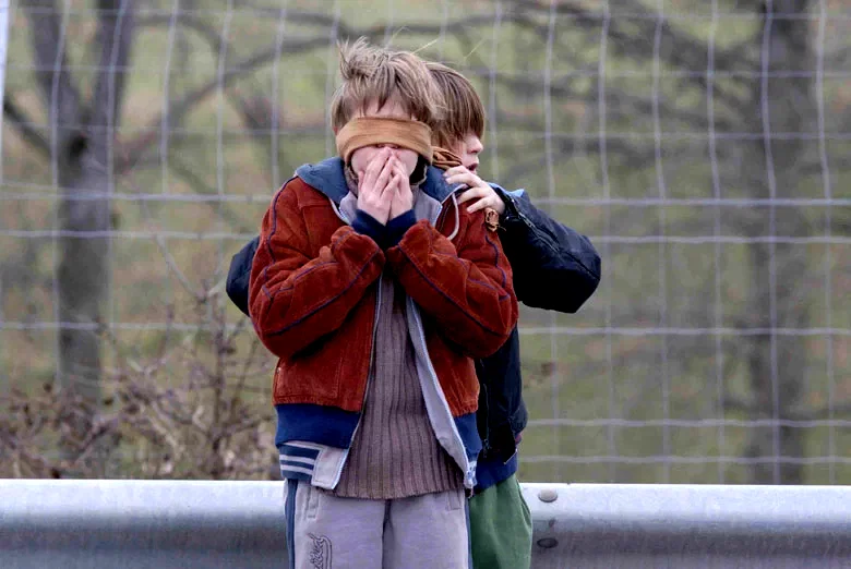 Photo 3 du film : Les yeux bandés